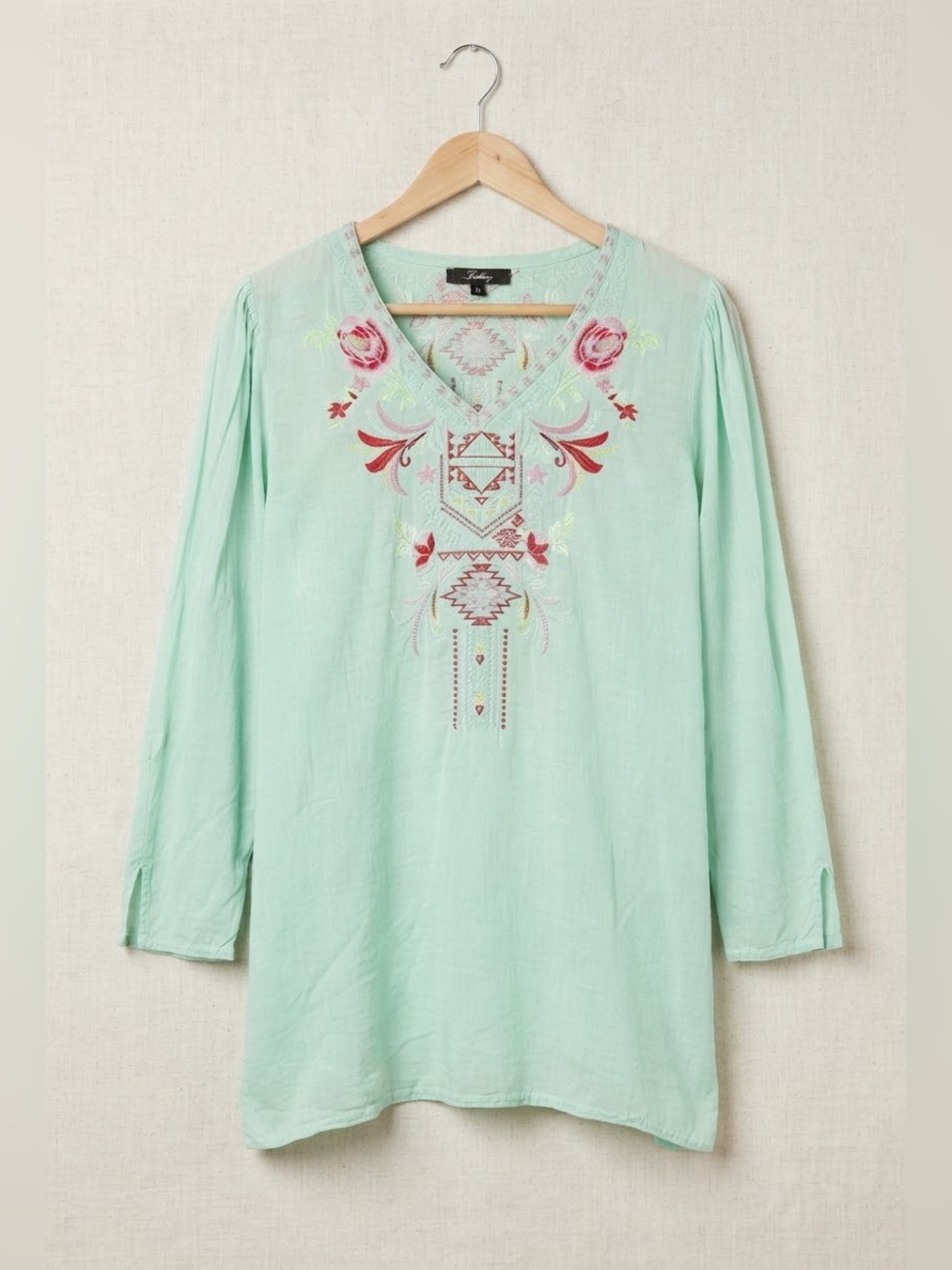 Andrée by Unit Embroidered Tunic Top 1X Mint Green Boho Floral V-Neck Blouse